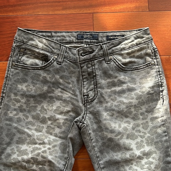 Jessica Simpson skinny leopard print jeans - Picture 2 of 9